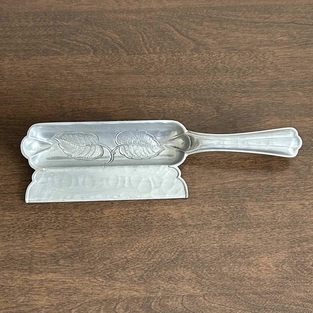 WROUGHT FARBERWARE ALUMINUM CRUMB CATCHER WITH LEAF DESIGN ~ BROOKLYN NEW YORK